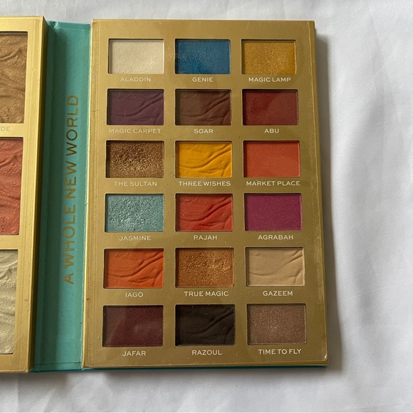 Revolution Beauty Disney Princess Aladdin Palette - Picture 2 of 5